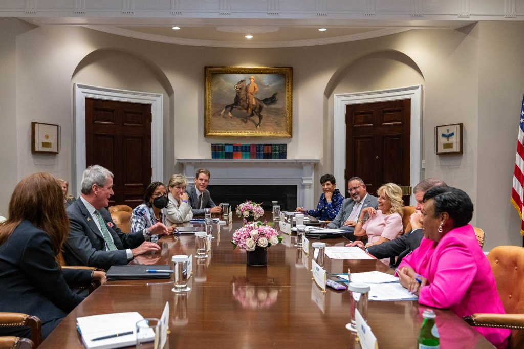 Handshake at the White House